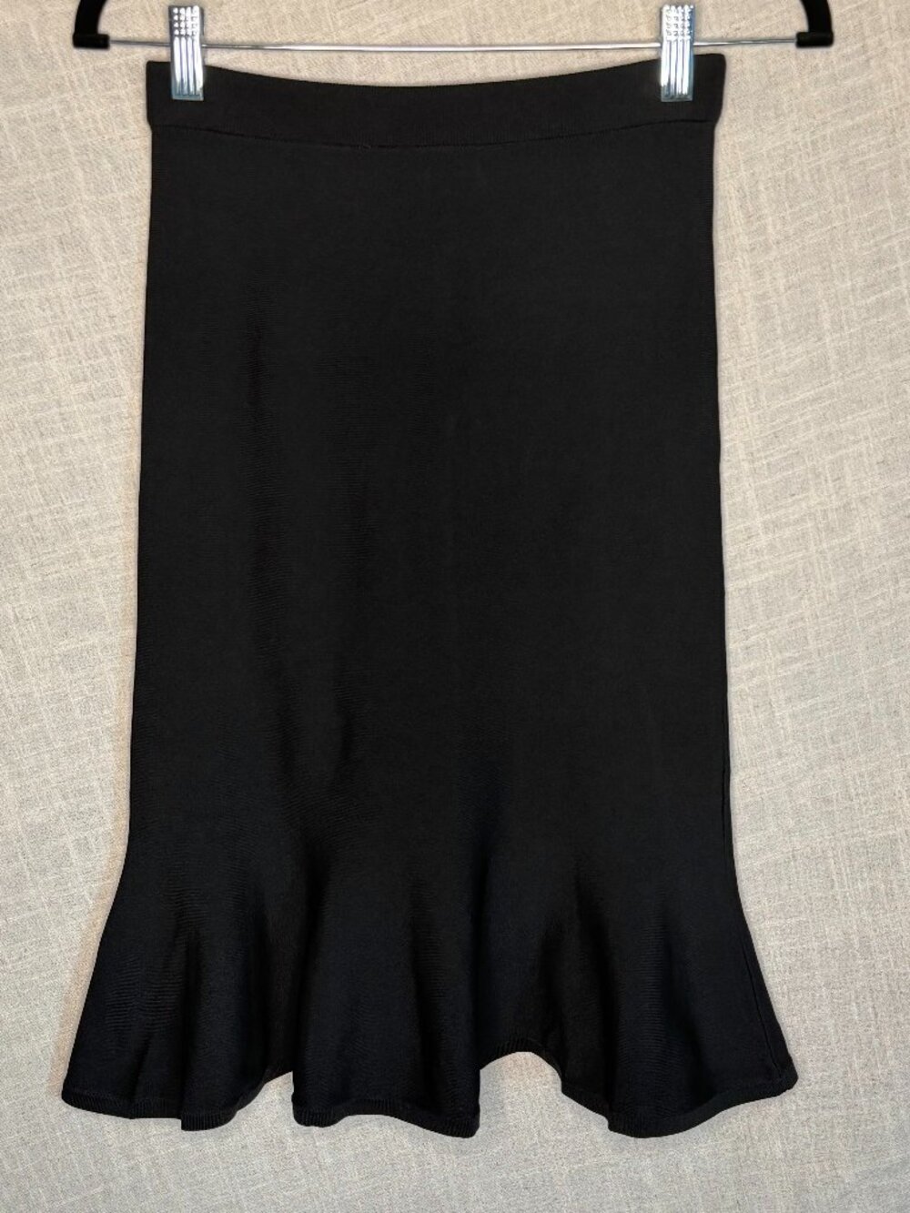 Michael Kors black stretch-knit mermaid skirt in women’s size XS.